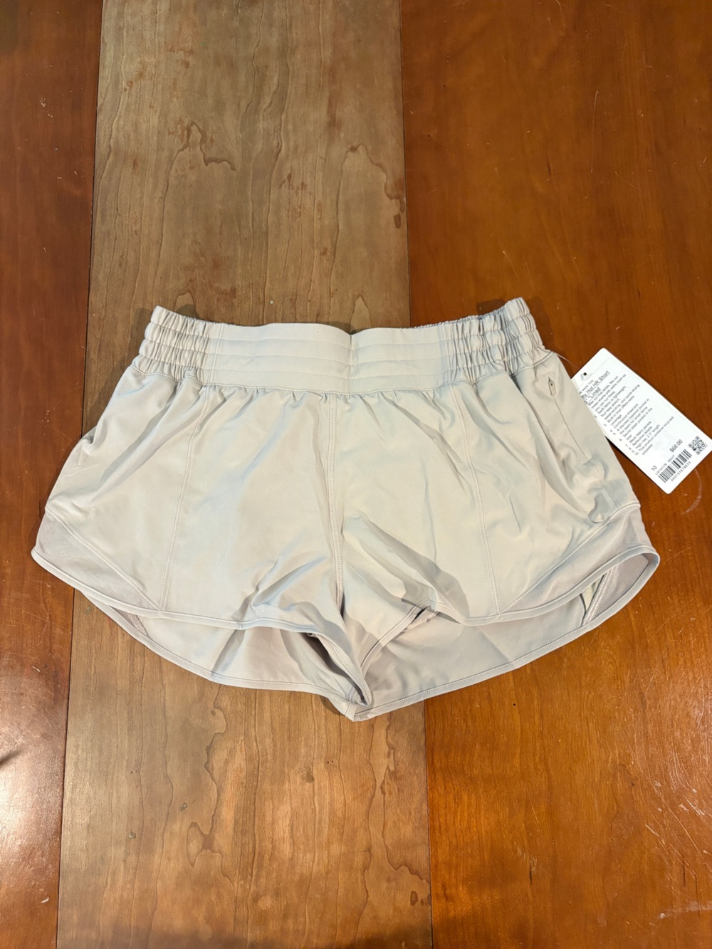Lululemon Beige Hotty Hot 2.5” Athletic Shorts